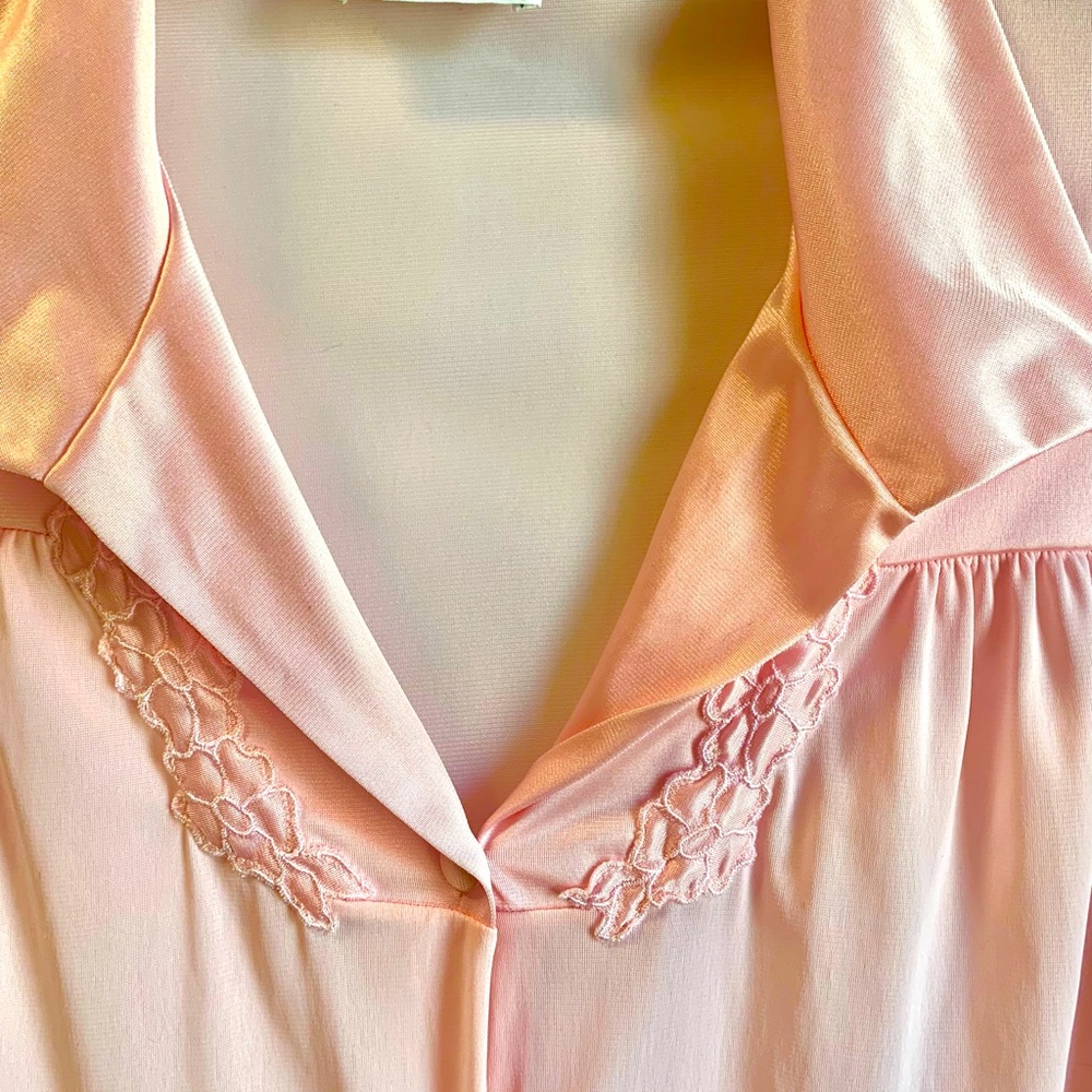 Vanity Fair Short Pink Robe - Picture 2 of 6